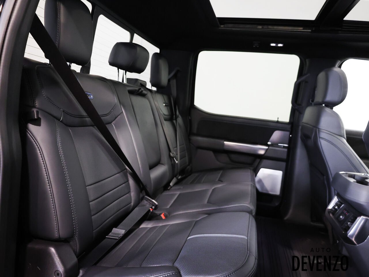 2026 Ford Super Duty F-450 DRW Black Saint-Eustache - photo #10