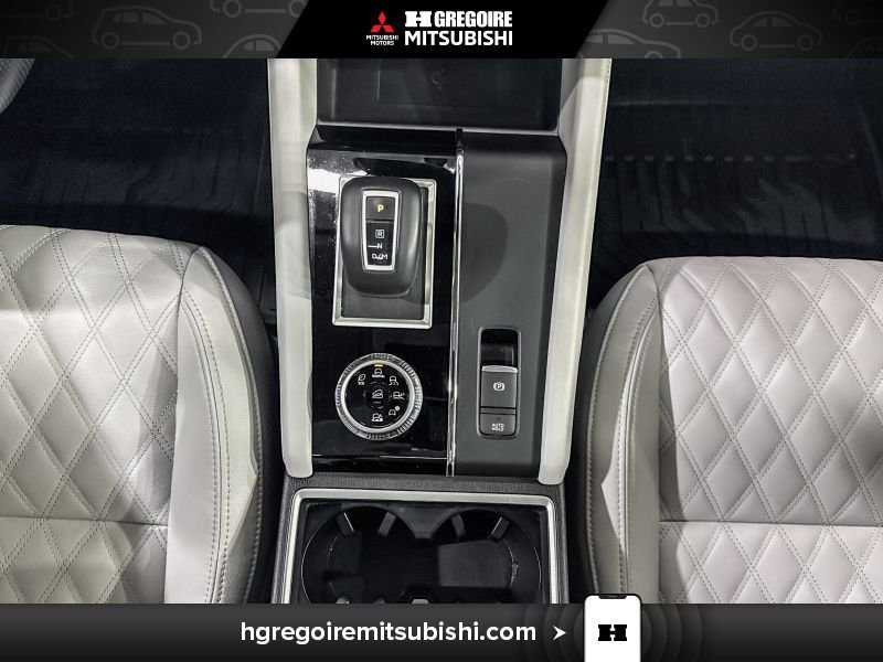 2024 Mitsubishi Outlander Red Saint-Eustache - photo #25