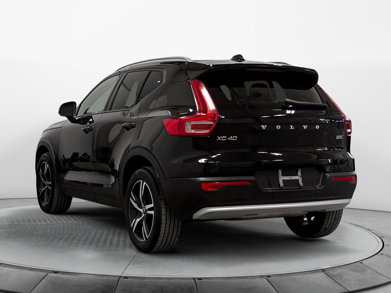 Volvo XC40 B5 Core AWD 2023 Noir Sherbrooke - photo #3