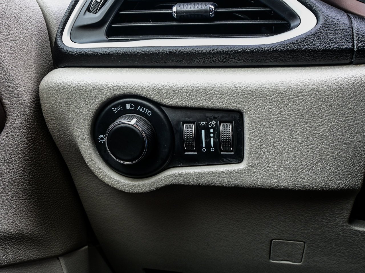 2024 Chrysler Grand Caravan SXT 2WD White Sherwood Park - photo #18