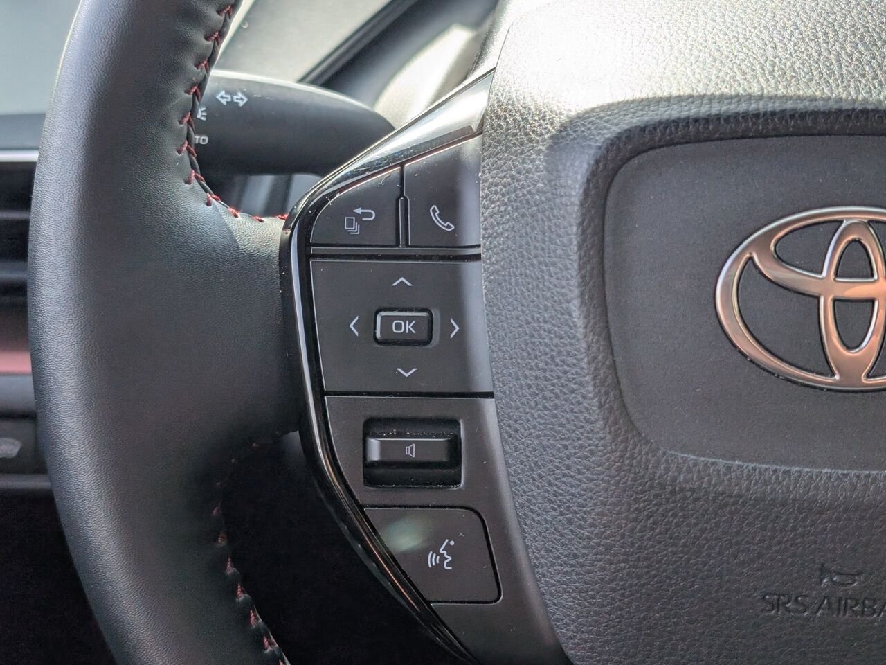 2026 Toyota Prius hybride branchable JTDACACUXT3057003 Grey Sherbrooke - photo #15