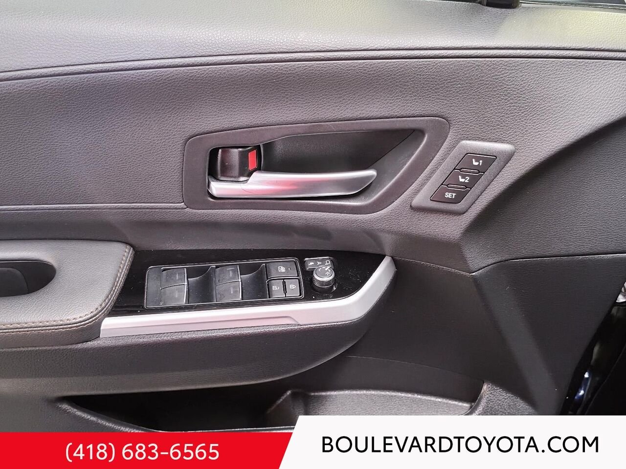 2025 Toyota Sienna 100498A-74 | LIMITED, 7 PLACES, AWD Blue Québec - photo #7