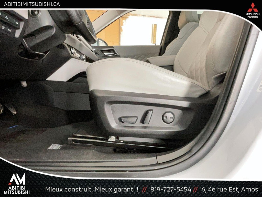 2023 Mitsubishi Outlander Plug-In Hybrid White Amos - photo #11