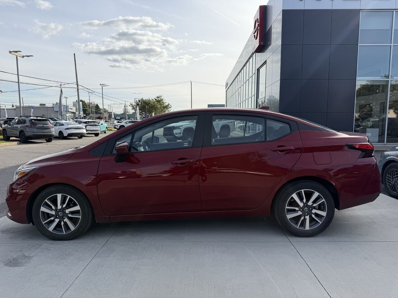 2021 Nissan Versa Red Châteauguay - photo #10