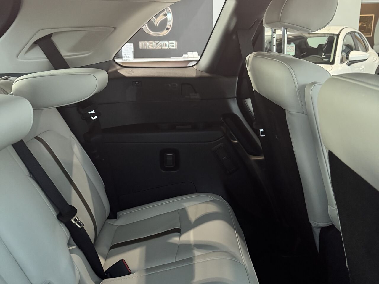 MAZDA CX-90 hybride rechargeable 2025 Rouge artisanal cristal métallisé Ste-Marie - photo #8