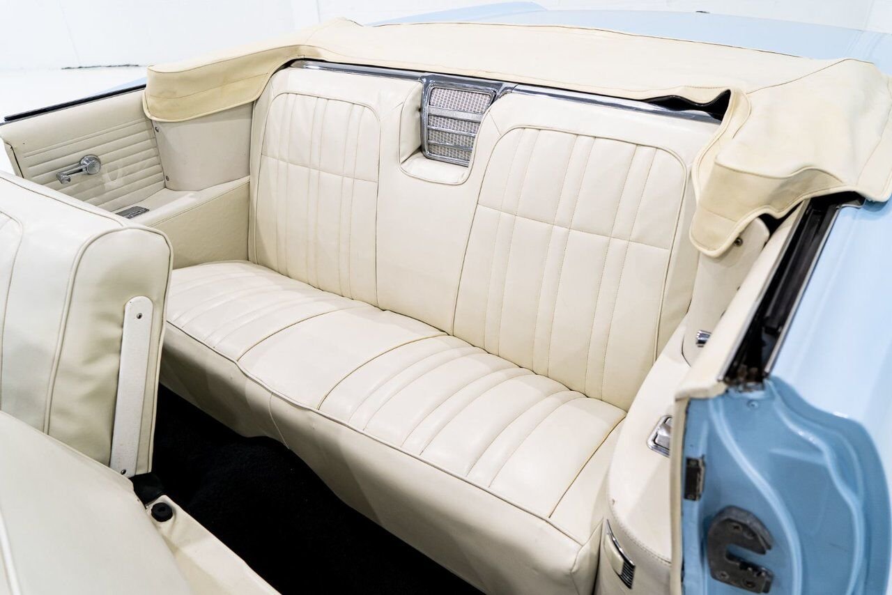 Pontiac Bonneville **PRICE IN USD** 1964 Bleu Montréal - photo #60