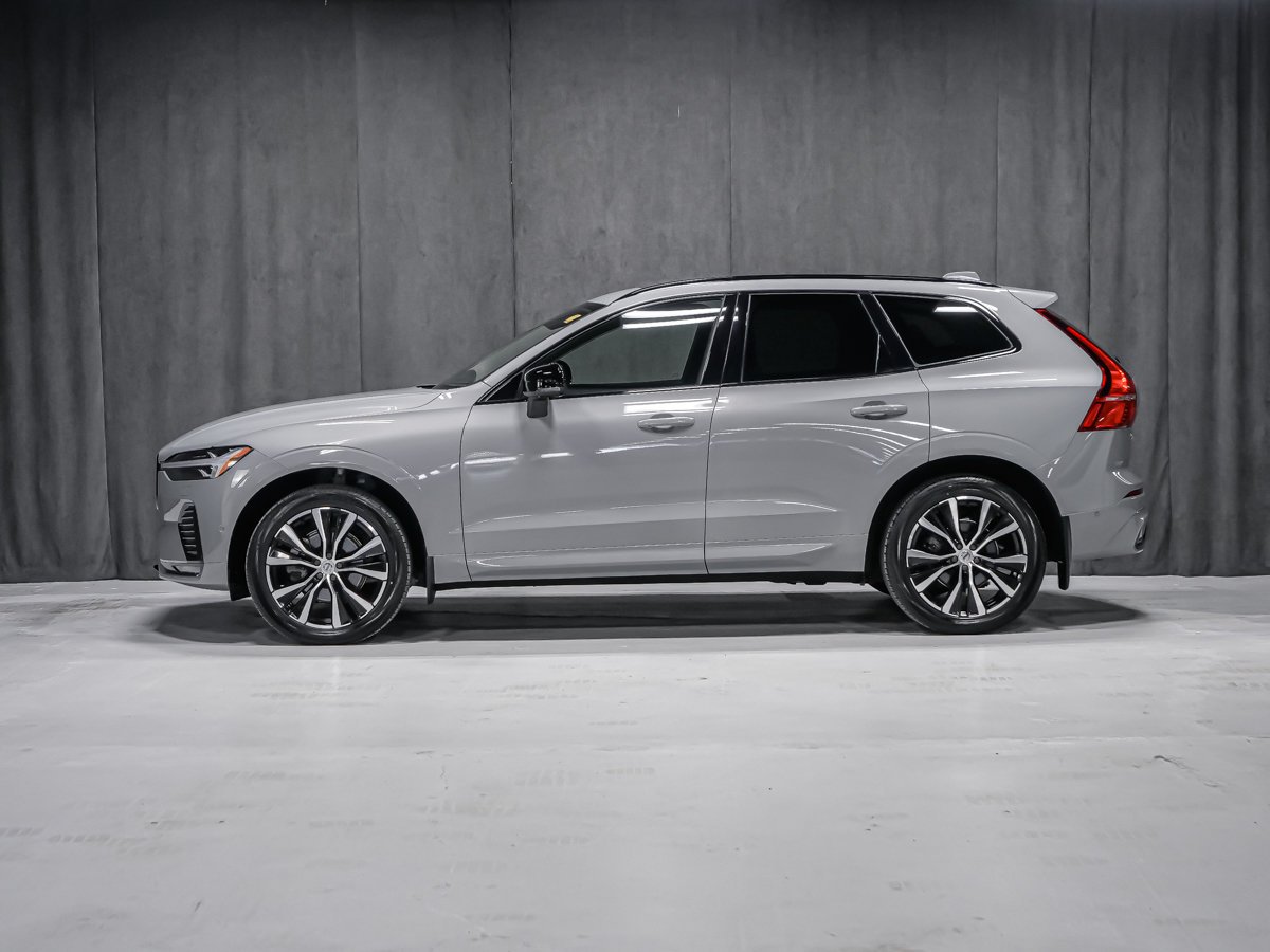 Volvo XC60 B5 PLUS DARK 2024 Gris Montréal - photo #2