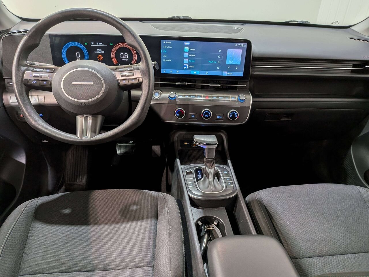 Hyundai Kona 2.0L Essential FWD 2024 Blanc Val-David - photo #27