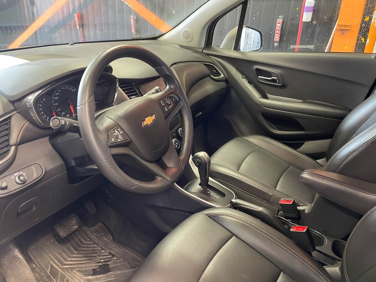 Chevrolet Trax LT AWD *SIEGES CHAUFF* CARPLAY *DEM DISTANCE* USB 2021 Gris Saint-Jérôme - photo #2