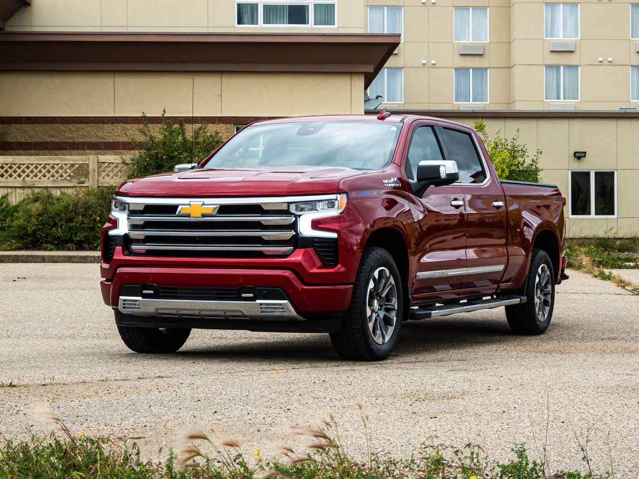 2024 Chevrolet Silverado 1500 4WD Crew Cab 147 High Country Red Sherwood Park - photo #3
