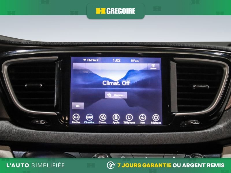 2020 Chrysler Pacifica Grey Saint-Eustache - photo #21