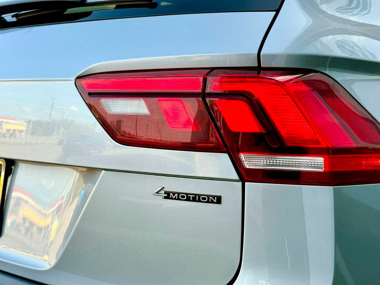 Volkswagen Tiguan 2023 Gris Notre-Dame-des-Prairies - photo #9