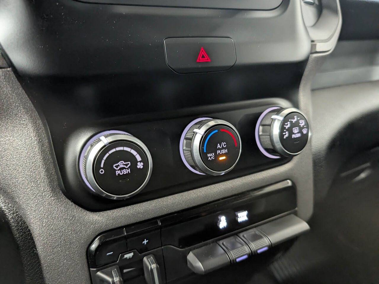 2020 Ram 1500 1C6RRFGG5LN112214 Grey Sherbrooke - photo #19