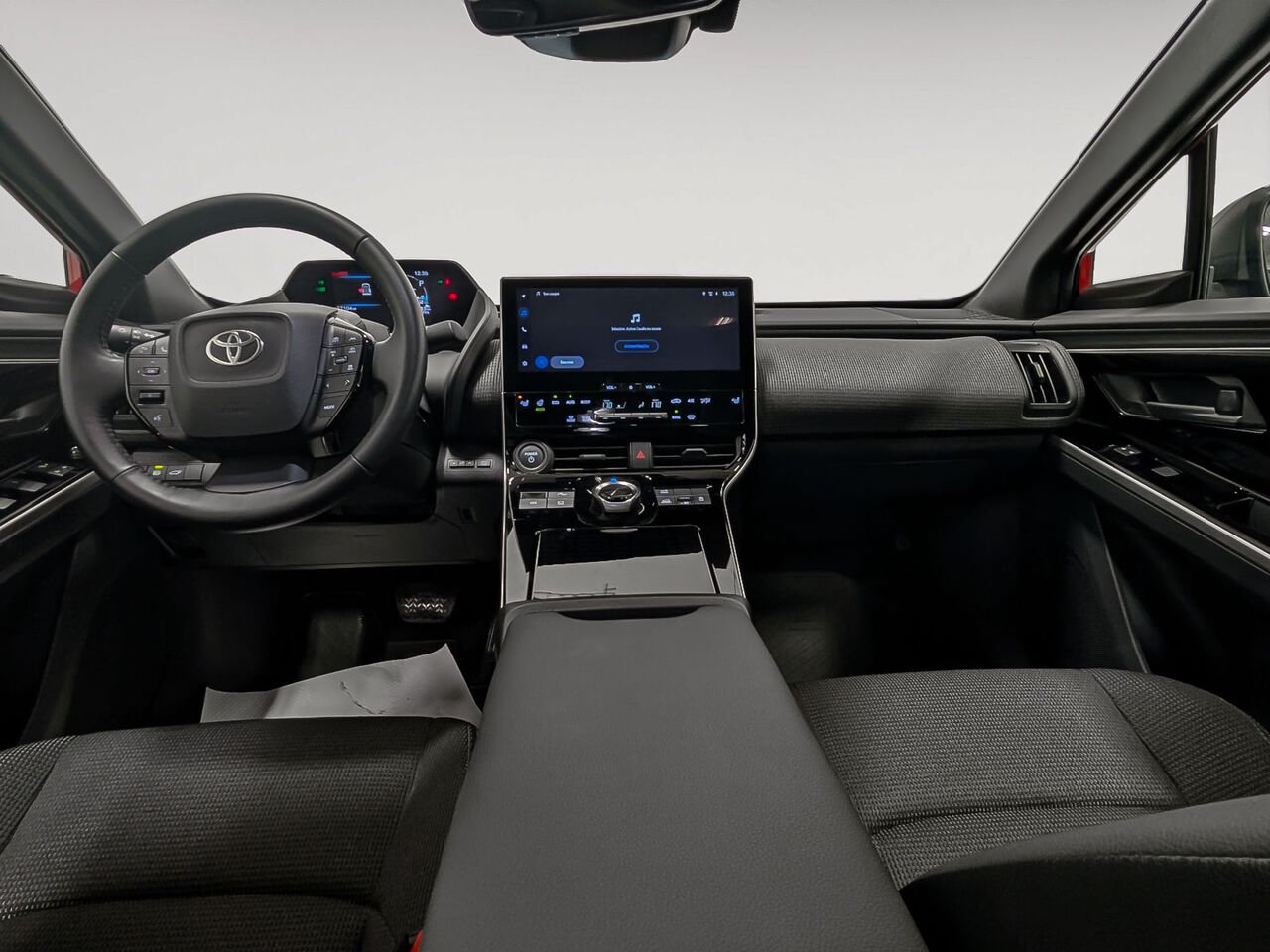 Toyota BZ4X XLE AWD Toit Ouvrant 2024 Rouge Sherbrooke - photo #10