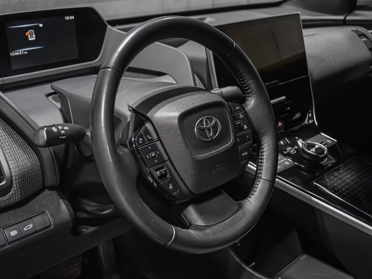 Toyota bZ4X XLE AWD 2023 Bleu Montréal - photo #7