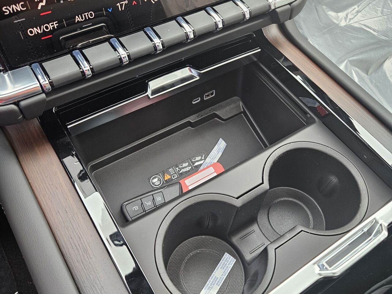 GMC Yukon 4 RM 4 portes Denali 2026 Blanc glacier 3 couches Thetford Mines - photo #11