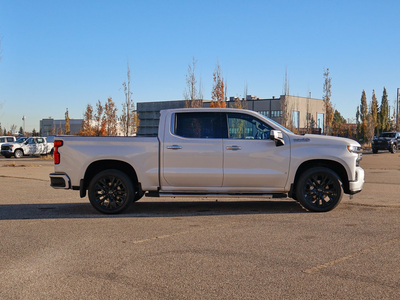 2020 Chevrolet Silverado 1500 4WD Crew Cab 147 High Country White Sherwood Park - photo #13