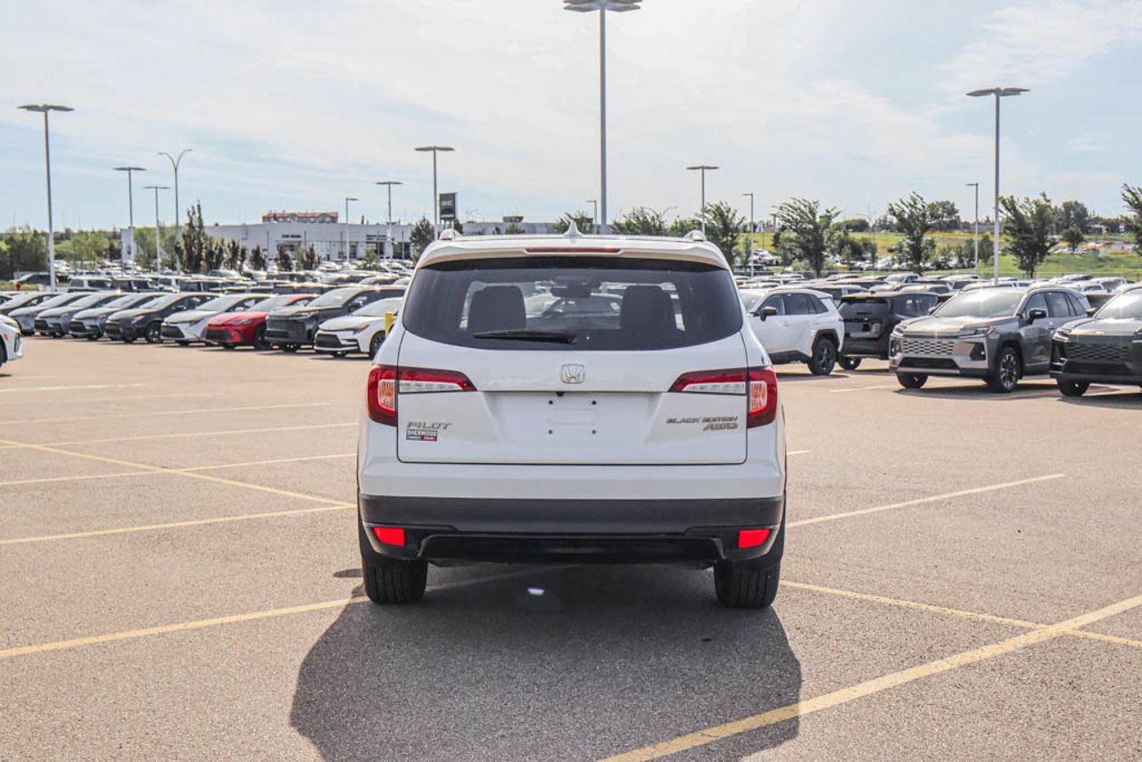 2022 Honda Pilot Black Edition AWD White Sherwood Park - photo #6