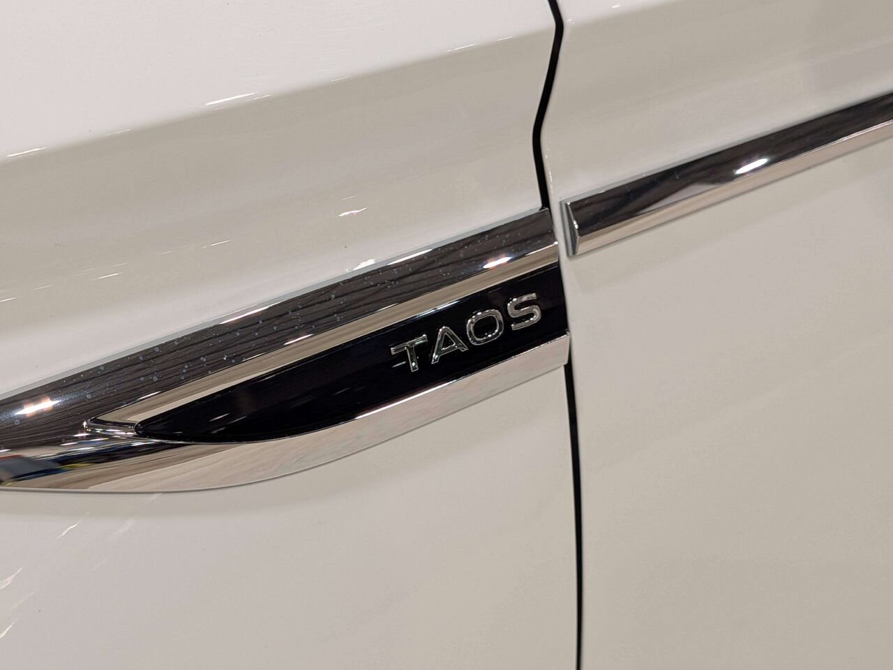 2024 Volkswagen Taos Comfortline 4MOTION White Val-David - photo #33
