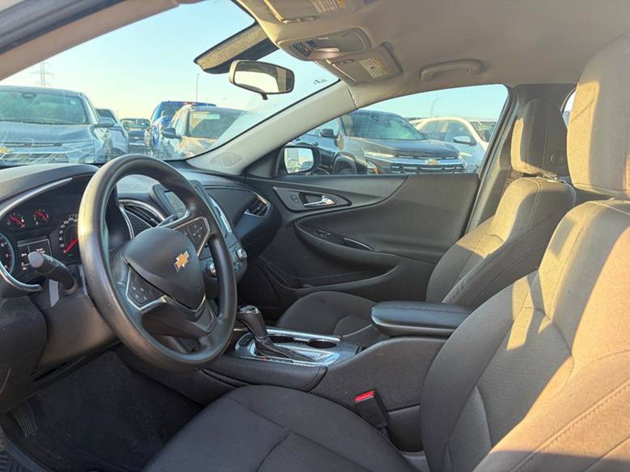 2017 Chevrolet Malibu 4dr Sdn LT w/1LT White Sherwood Park - photo #5