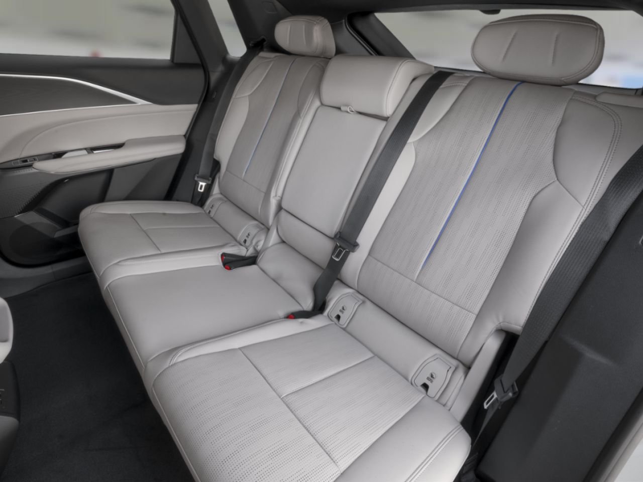 CADILLAC LYRIQ LYRIQ ELECTRIC SPORT AWD (1SF) 2026 Argent silver métallisé Rivière-du-Loup - photo #5