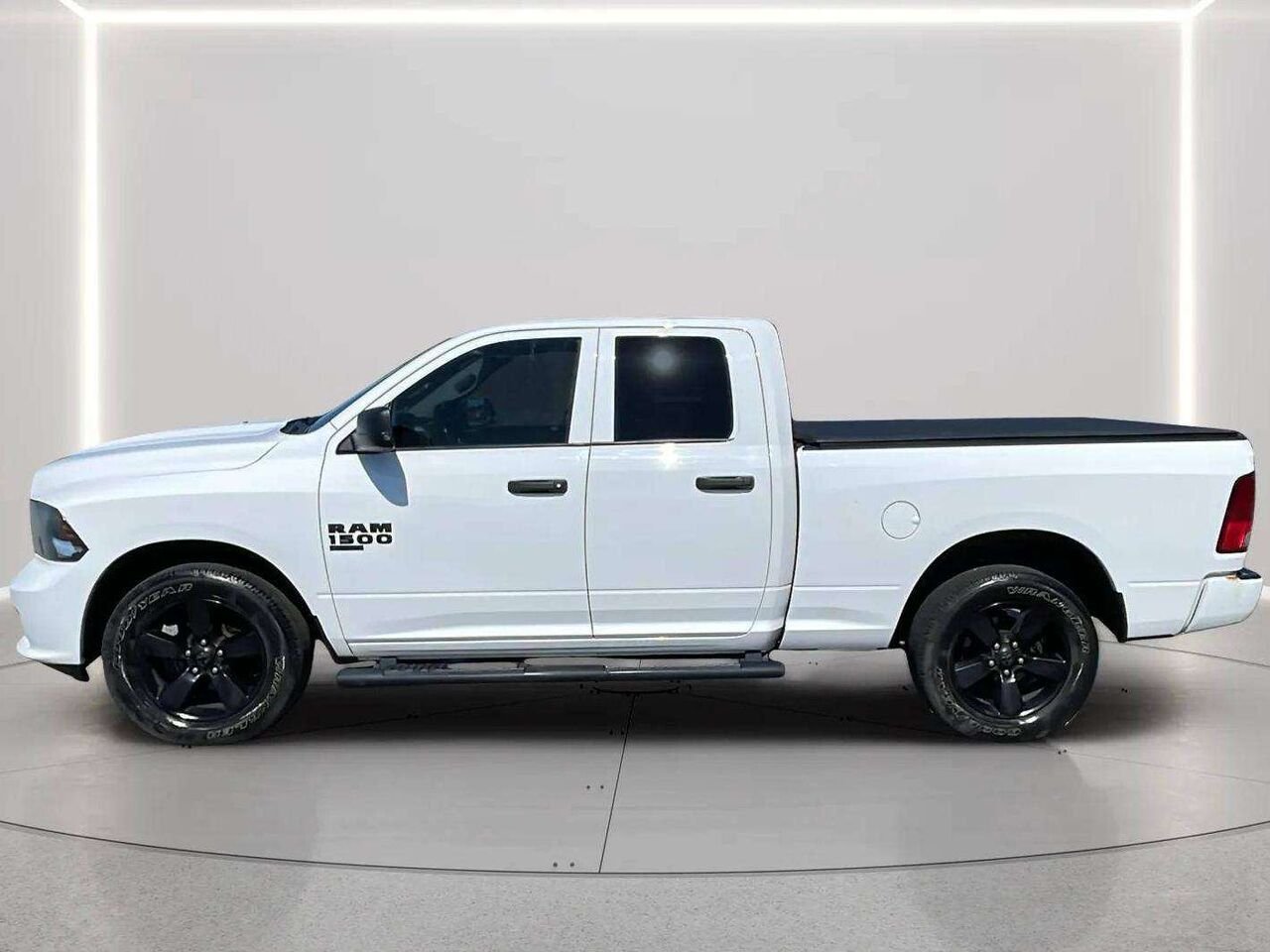 2022 Ram 1500 Express White Gatineau - photo #1