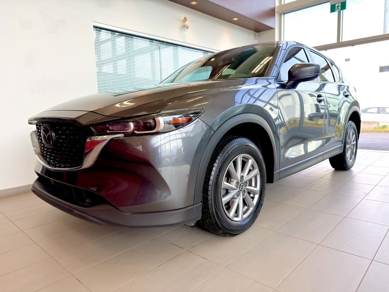 2023 Mazda CX-5 Grey Notre-Dame-des-Prairies - photo #4