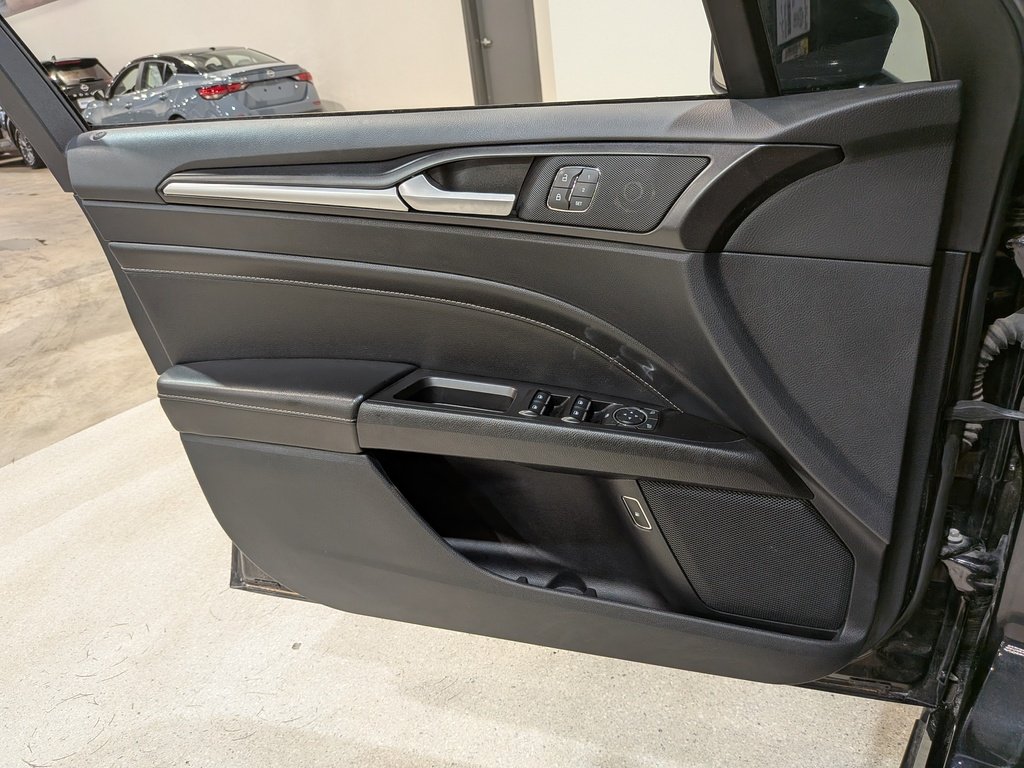 2020 Ford Fusion Energi Titanium FWD Black Val-David - photo #33