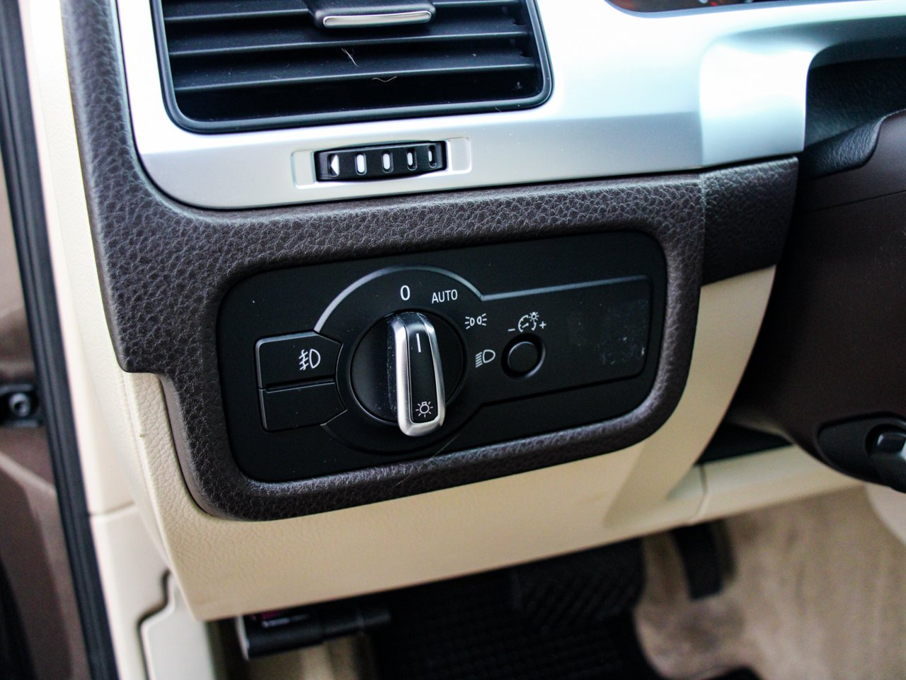 2014 Volkswagen Touareg 4dr TDI Execline Brown Sherwood Park - photo #17