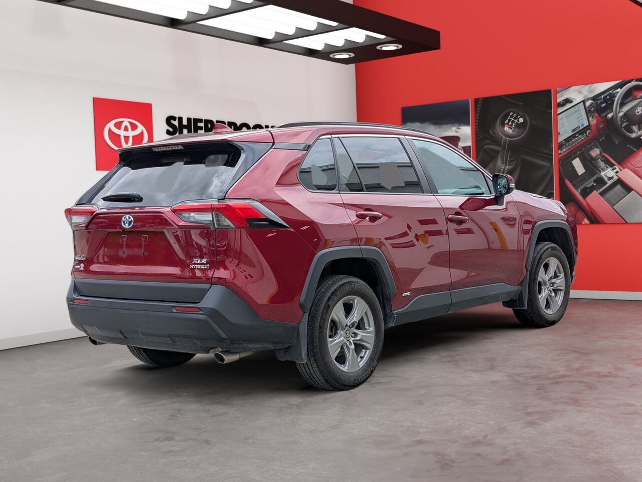 Toyota RAV4 Hybride XLE/AWD/SIÈGES CHAUFFANTS/VOLANT CHAUFFANT/TOIT OUVRANT/BLUETOOTH/AC BIZONE 2023 Rouge Sherbrooke - photo #3