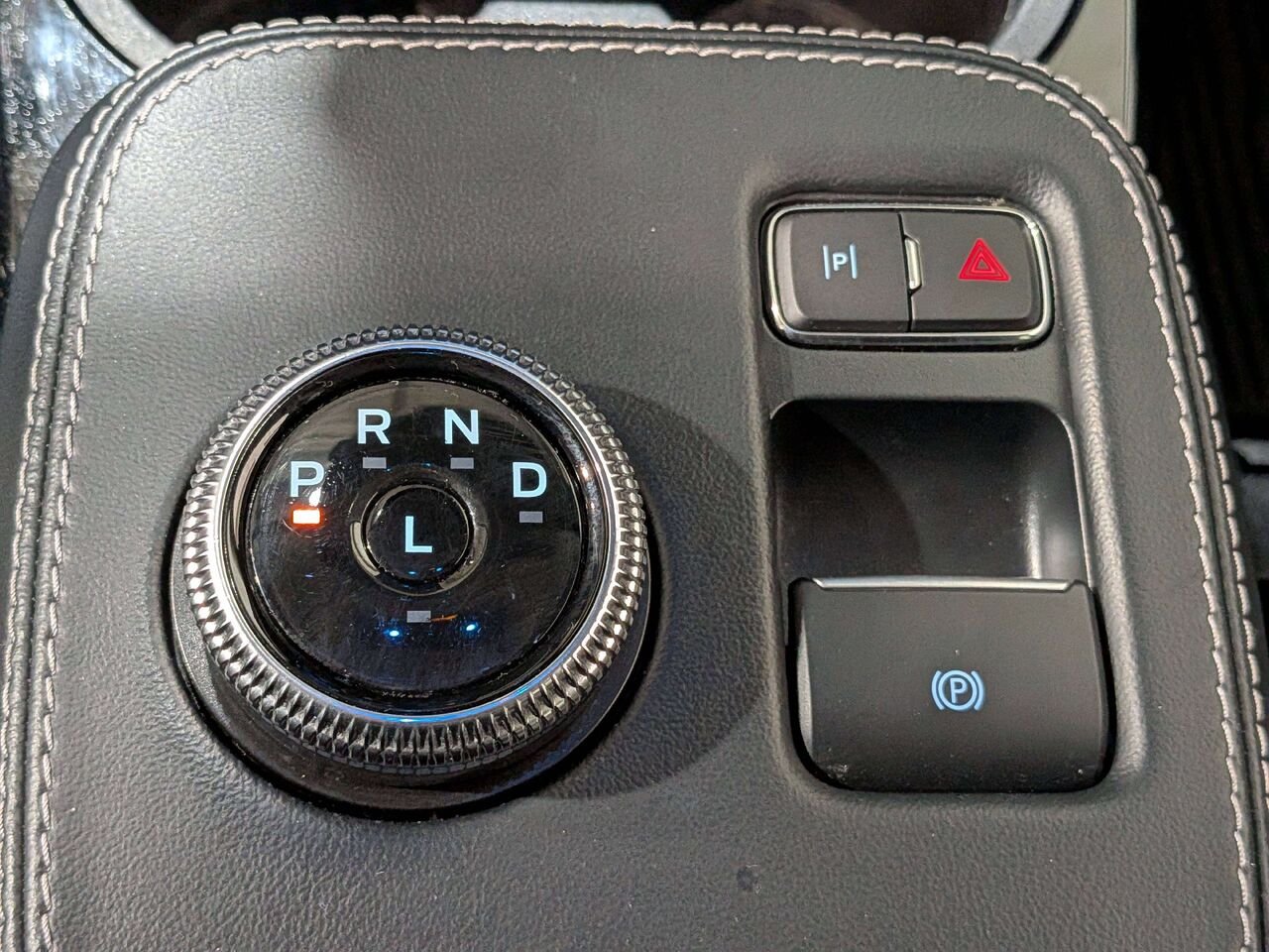 2022 Ford Mustang Mach-E Select AWD Black Val-David - photo #27