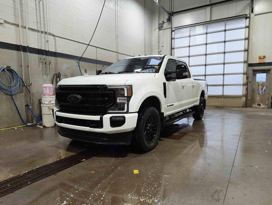 2022 Ford Super Duty F-350 Lariat Ultimate 618A 6.7L FX4 | Black Appearance Package White