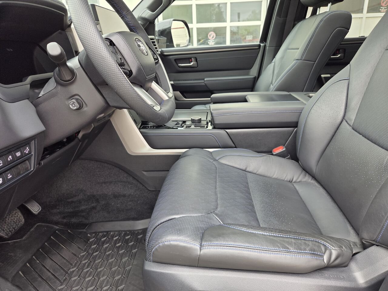 Toyota TUNDRA PLATINUM 2026 Noir Mont-Laurier - photo #9