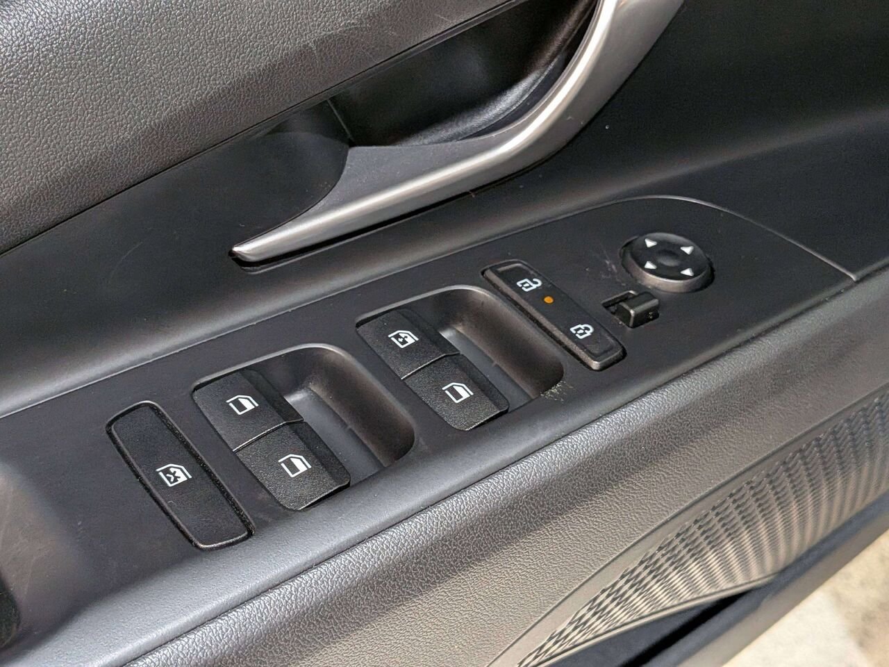 2025 Hyundai Elantra Preferred IVT w/Tech Pkg Black Val-David - photo #35