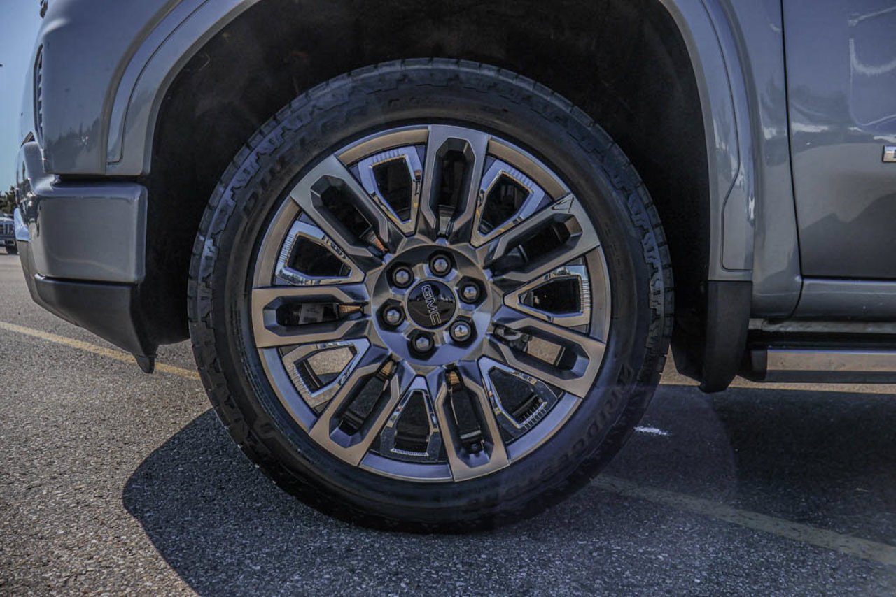 2025 GMC Sierra 1500 4WD Crew Cab 147 Denali Ultimate Grey Sherwood Park - photo #12