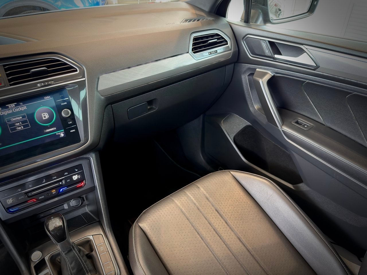 2022 Volkswagen Tiguan Black Notre-Dame-des-Prairies - photo #23