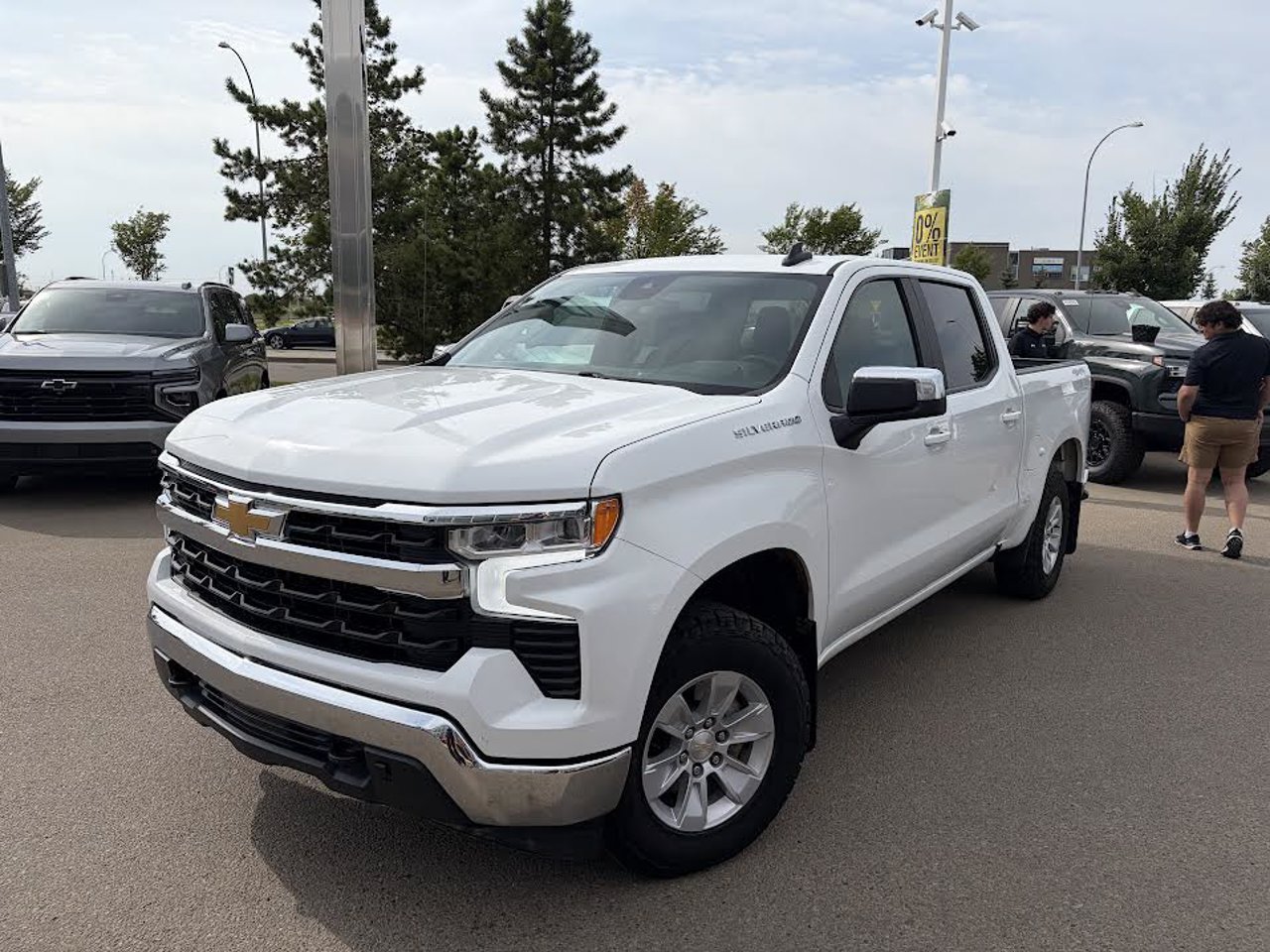 2023 Chevrolet Silverado 1500 4WD Crew Cab 147 LT White Sherwood Park - photo #2