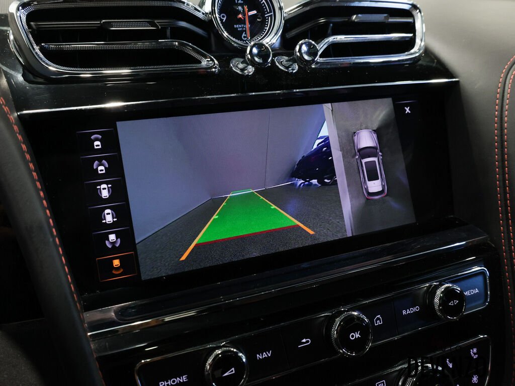 2021 Bentley Bentayga White Saint-Eustache - photo #23