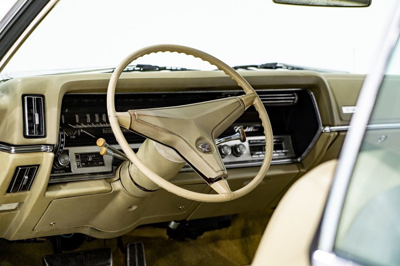 Cadillac DeVille Coupe *PRICE IN USD* Original California survivor factory A/C with only 36,992miles (59,532km) 1967 Or Montréal - photo #9