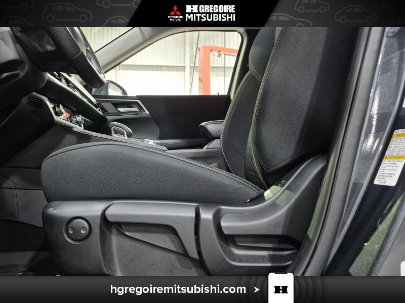 2025 Mitsubishi Outlander Plug-In Hybrid Grey Blainville - photo #14