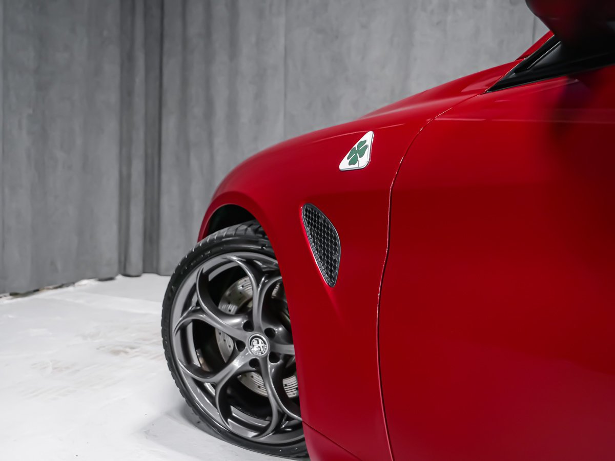Alfa Romeo Giulia QUADRIFOGLIO CARBON TOIT CARBONE ASSIST CONDUITE 2021 Rouge Montréal - photo #15