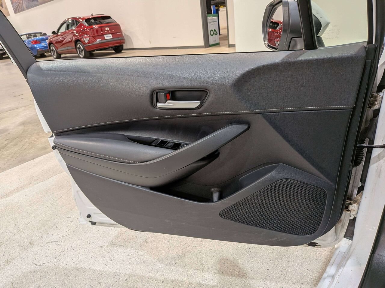 Toyota Corolla à hayon Manual 2019 Blanc Val-David - photo #28