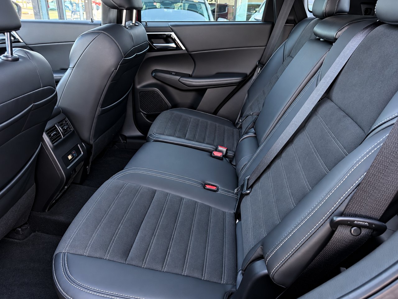 2023 Mitsubishi Outlander SE S-AWC Red Châteauguay - photo #8