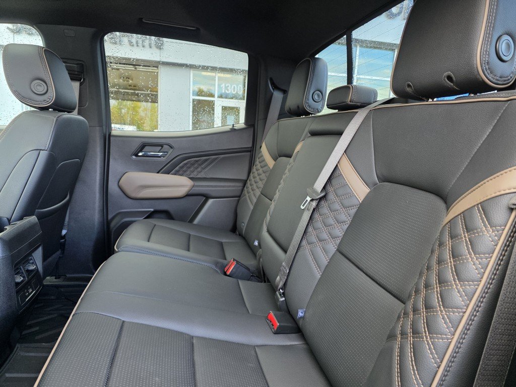 2025 GMC Canyon Denali Black Mont-Laurier - photo #15