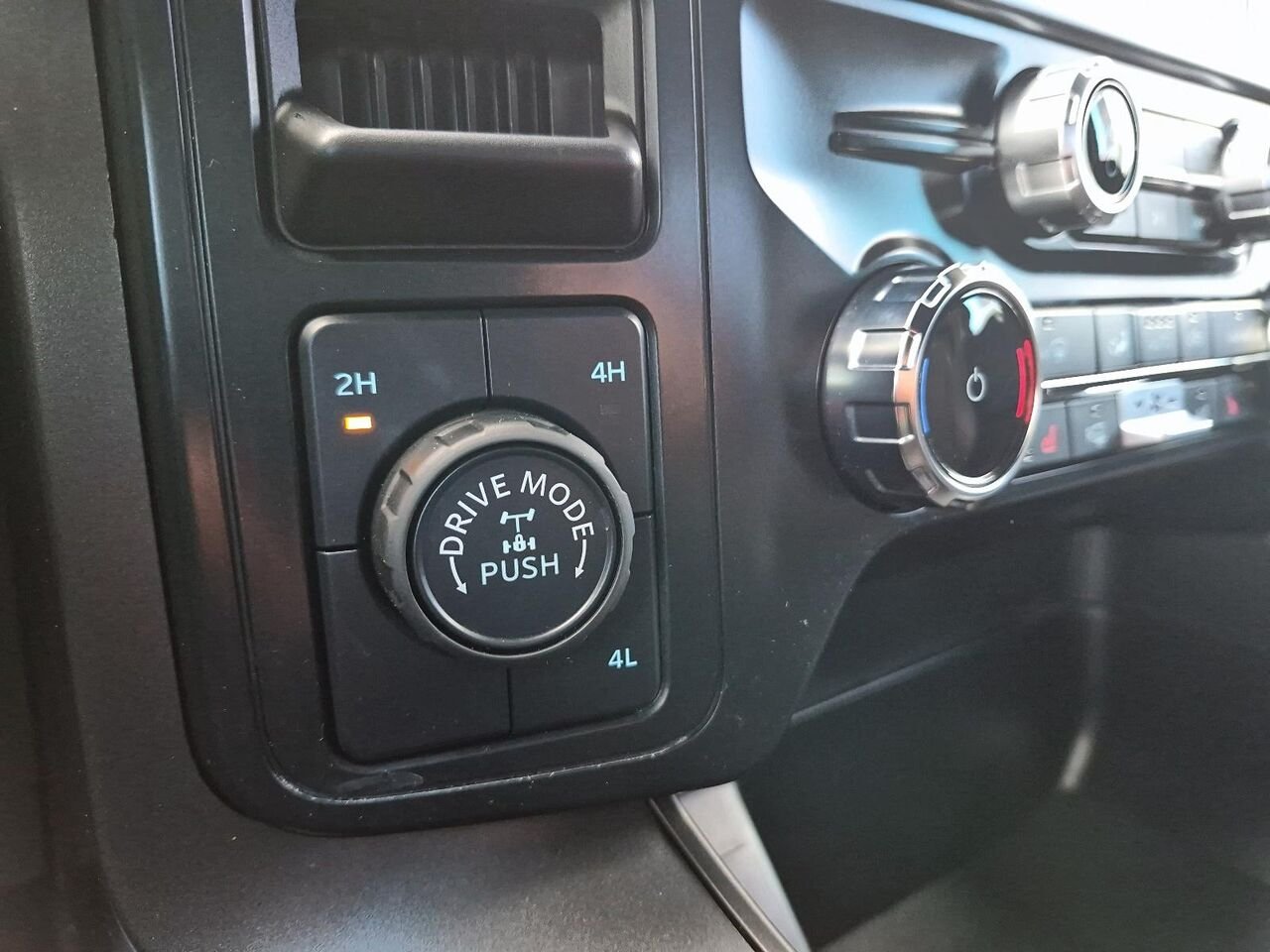 2025 Ford F-150 Black Saint-Jérôme - photo #15
