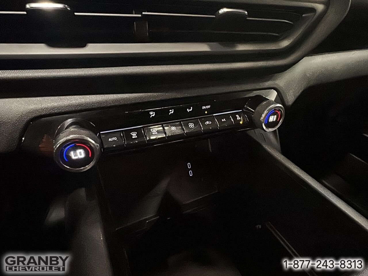 2024 Chevrolet Silverado EV WT cabine multiplace e4RM avec 4WT | G3905 White Granby - photo #18