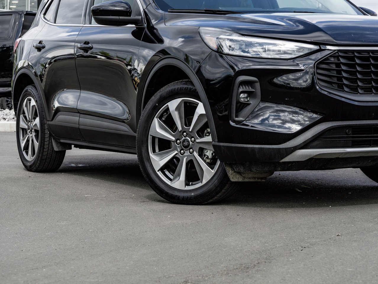 2025 Ford Escape Platinum AWD Black Sherwood Park - photo #5