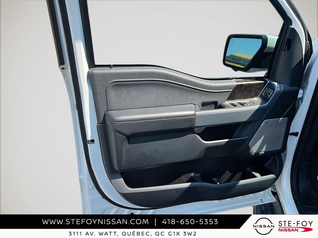 Ford F-150 Lightning LARIAT SuperCrew LONG RANGE 2023 Blanc Ste-Foy - photo #13