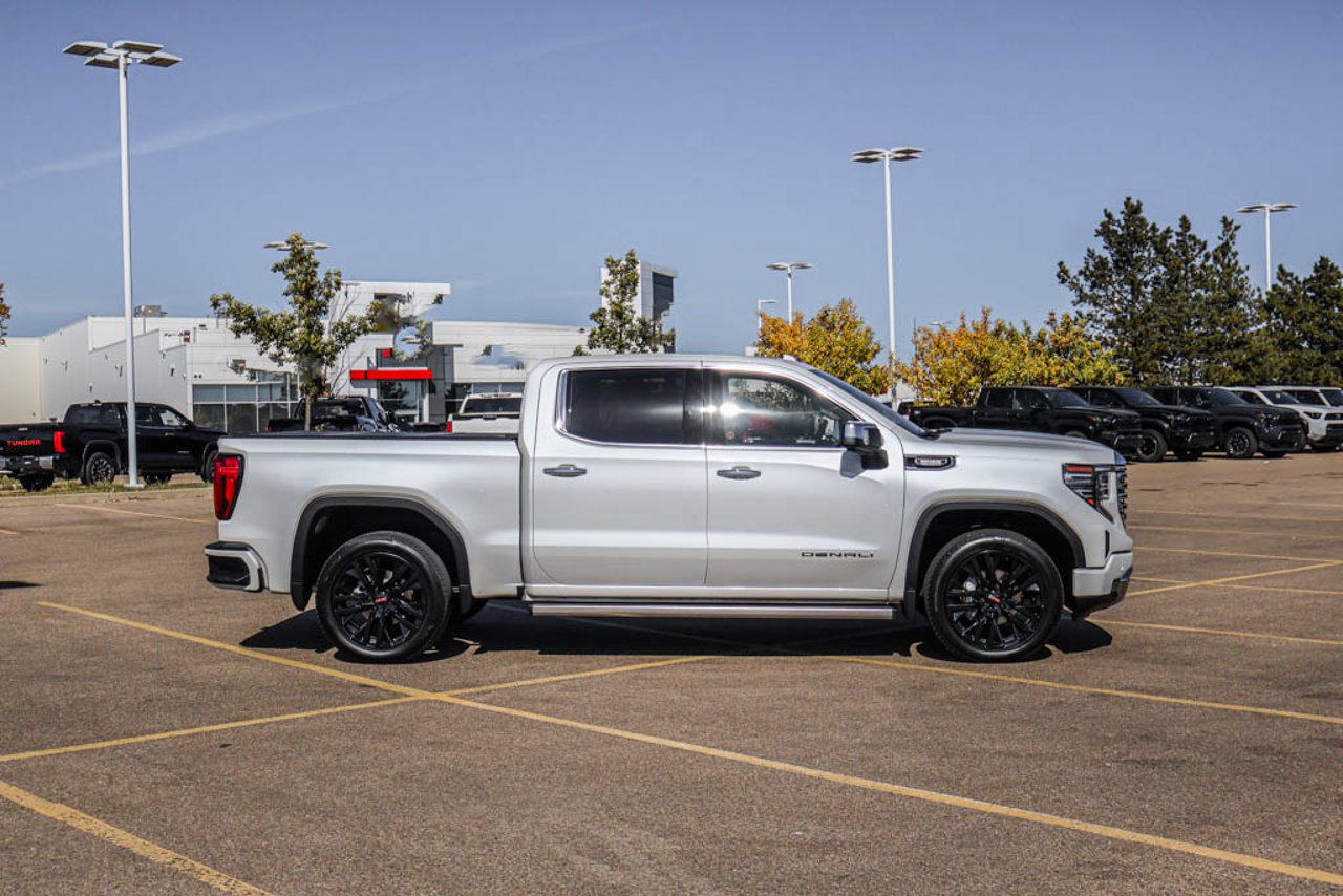 2025 GMC Sierra 1500 4WD Crew Cab 147 Denali White Sherwood Park - photo #9