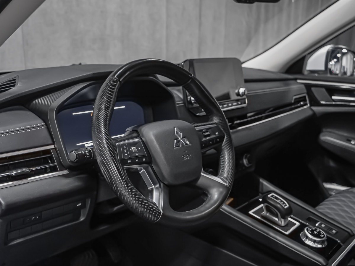 2023 Mitsubishi Outlander SEL S-AWC 7 PLACES White Montreal - photo #7